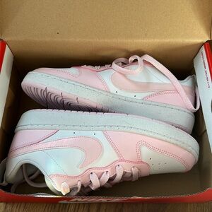 Youth size 6 I believe 7.5 woman’s